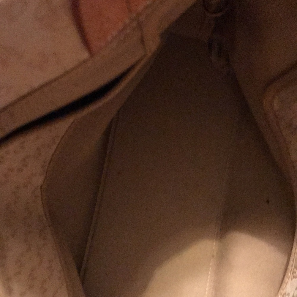 - Very nice Dooney and Bourke Tote! - Picture 11 of 13